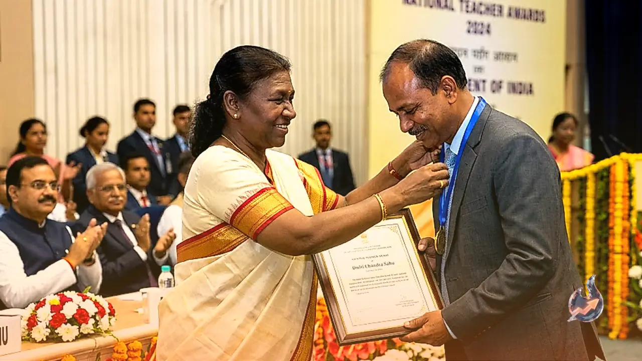 सुदूर ओडिशा के अखबार बेचने वाले शिक्षक द्विती चंद्र साहू को राष्ट्रपति द्रौपदी मुर्मू ने नेशनल टीचर अवॉर्ड से नवाजा