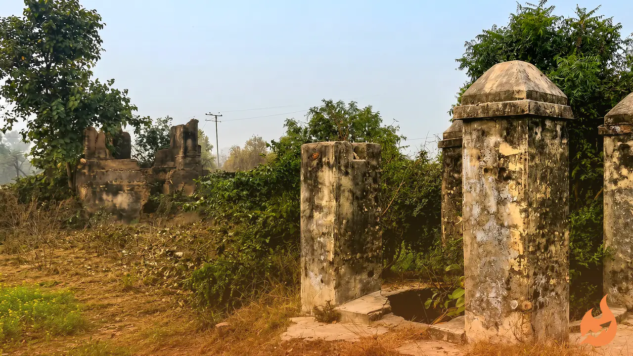 A 250-Year-Old Well in Sultanpur That Once Quenched a Village Now Crumbles Into Ruins