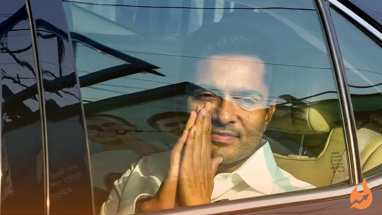 तड़के 3 बजे अभिषेक बनर्जी के कालीघाट आवास पर पुलिस, ताला तोड़ने का आरोप; मदन मित्रा के 7 ठिकानों पर ED की दबिश