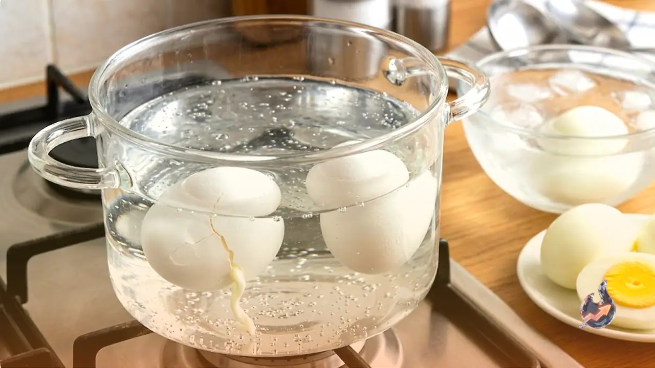 Why Your Eggs Keep Cracking in Boiling Water, and the Simple Tricks for Perfect Boiled Eggs Every Time