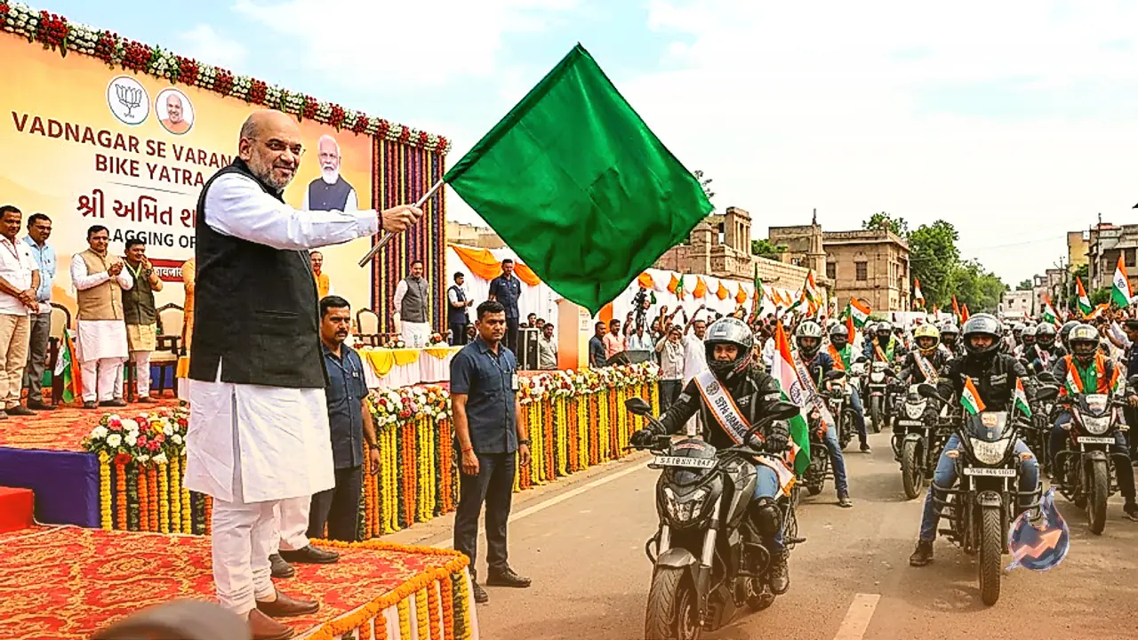 वडनगर से वाराणसी सेवा बाइक यात्रा शुरू, अमित शाह ने दिखाई हरी झंडी