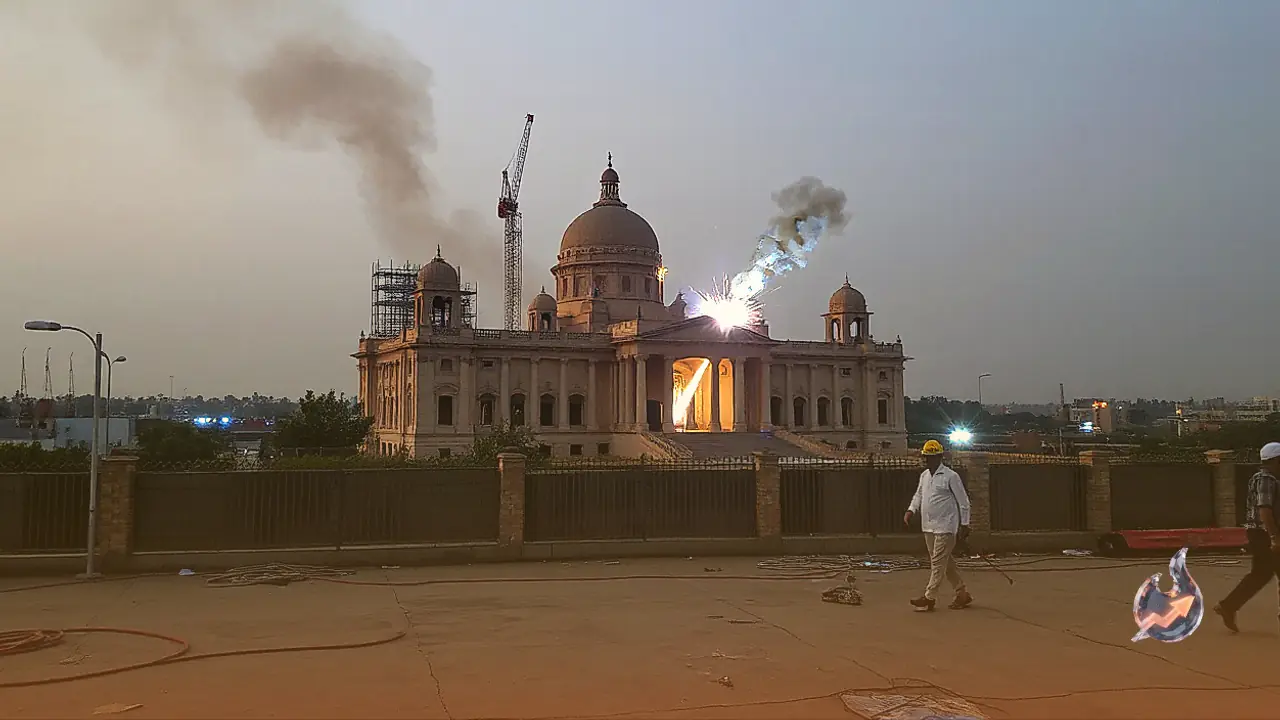 Welding Spark Triggers Smoke Scare at North Block Near Rashtrapati Bhavan, Fire Tenders Rushed to Site