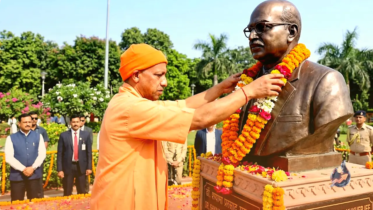 Yogi Adityanath Lays Flowers at Dr. Shyama Prasad Mukherjee's Statue in Lucknow on His Martyrdom Anniversary